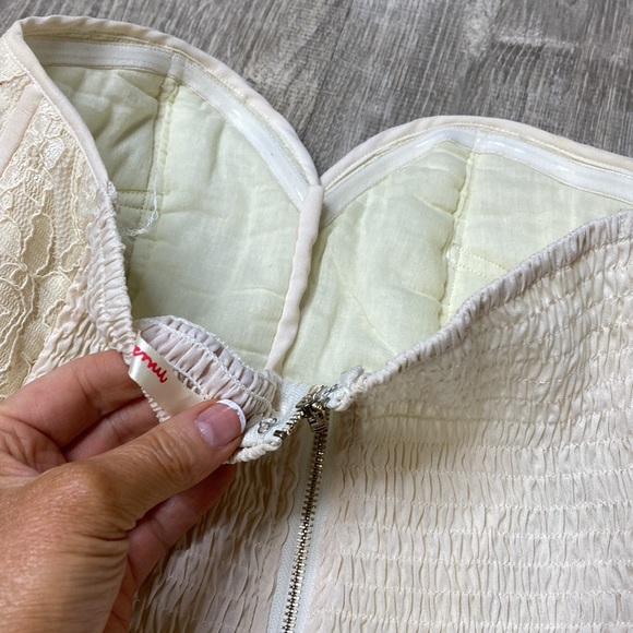 Corset style strapless lacy dress - Picture 5 of 6